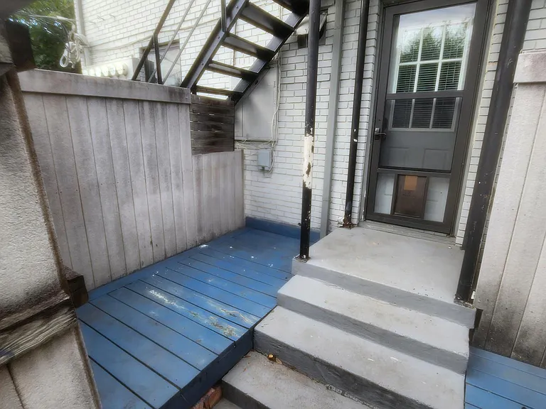 5042 N Hall St — Photo 34