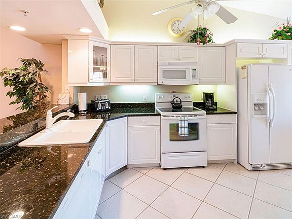 4th image of 2386 Magnolia Ave #4