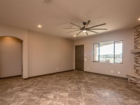4th image of 1076 Acoma Pl S