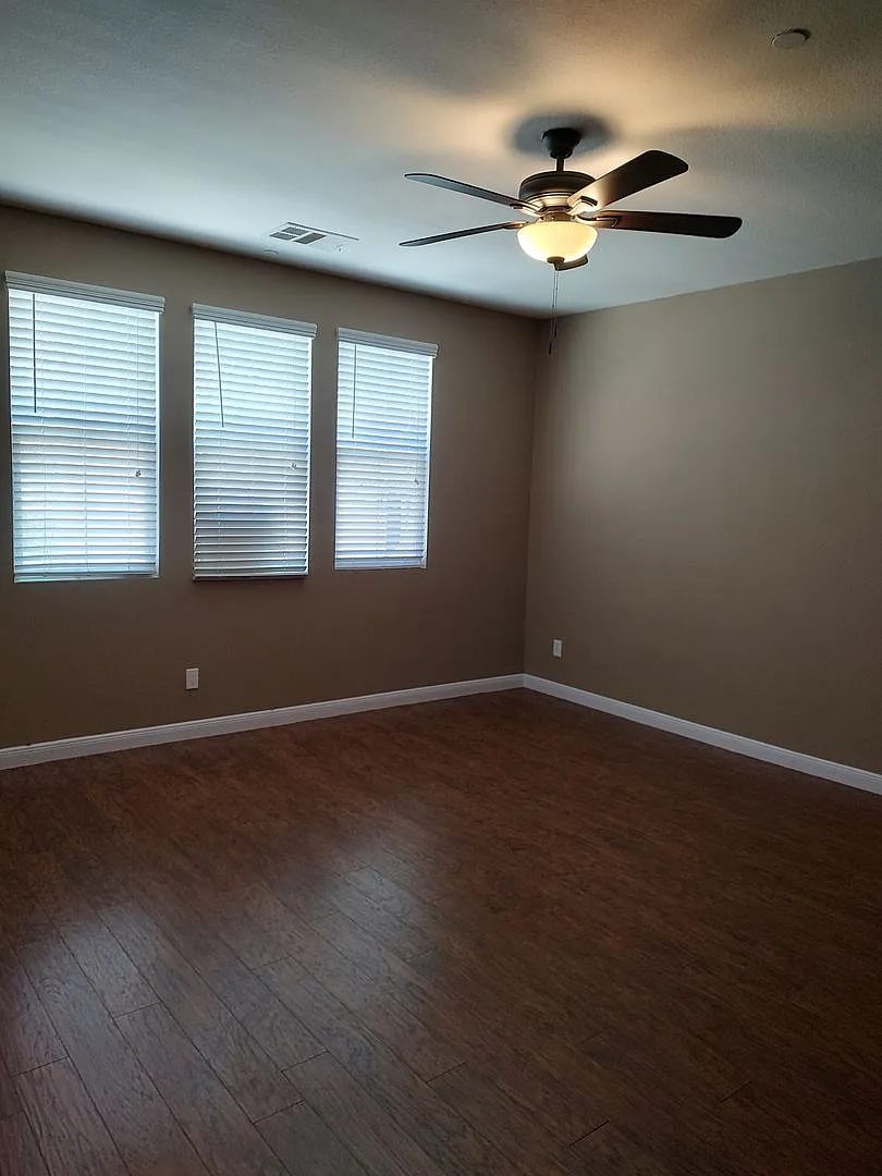 Move-in Ready! 3-Bedroom Skyview Ridge Townhome — Photo 4
