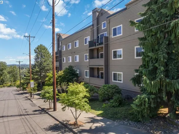 4320 S Corbett Ave APT 205, Portland, OR 97239
