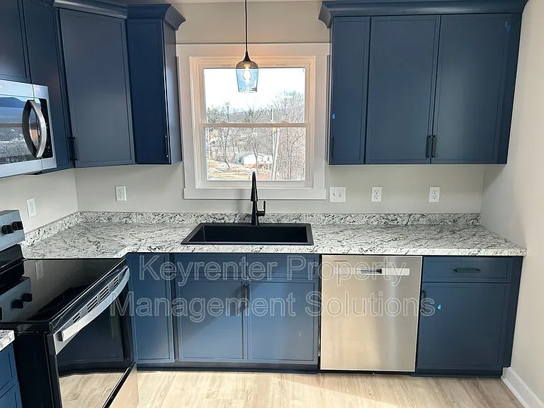 300 Fairview Ave #A — Photo 5