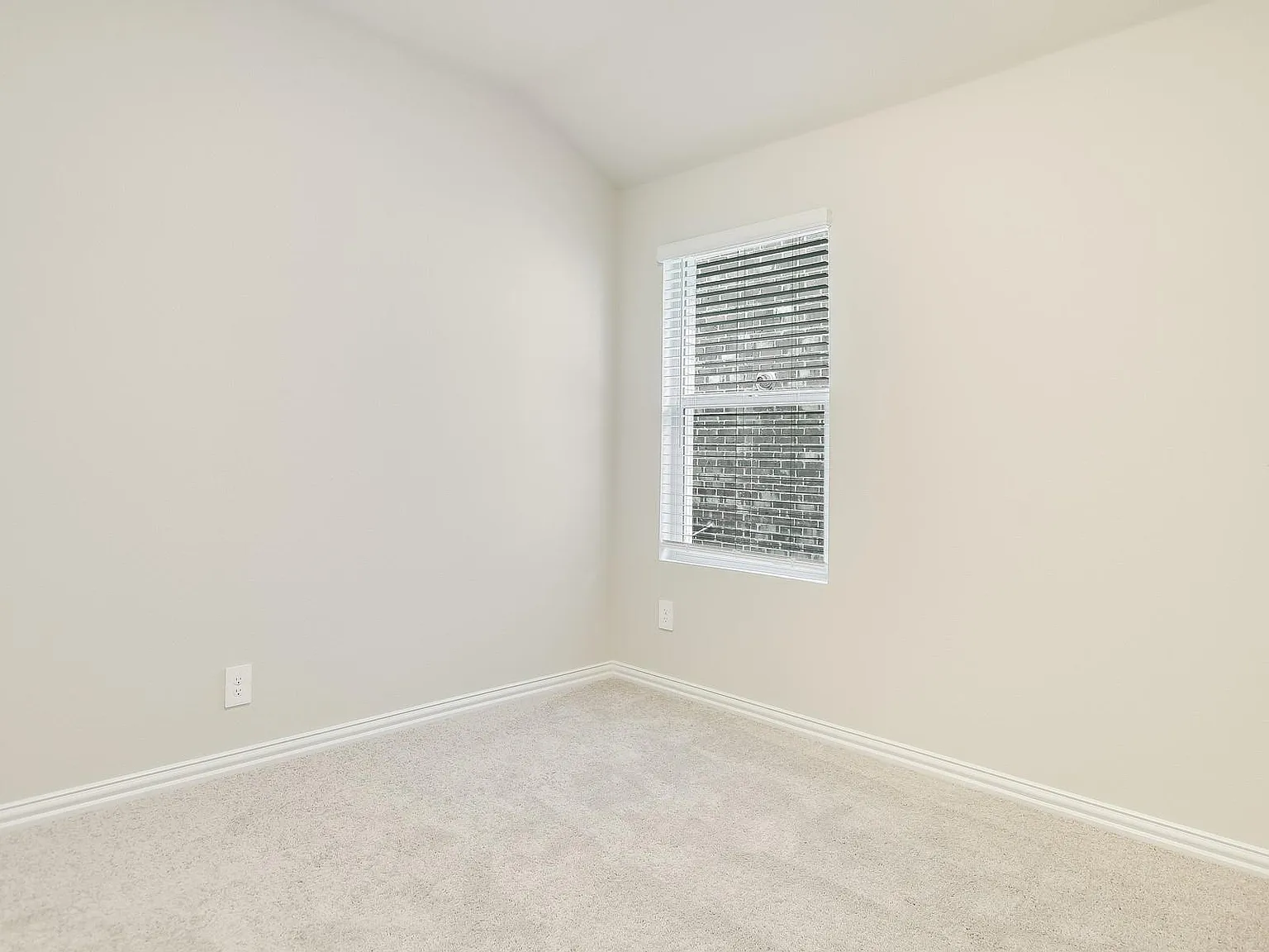 4 bed, 2059 sqft, $2,549 — Photo 4
