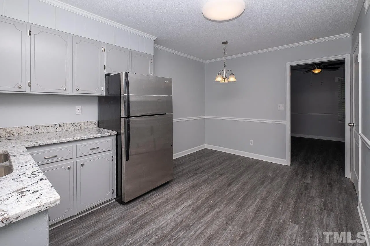 2 bed, 1.0 bath, 800 sqft, $1,200 — Photo 4