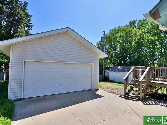 2nd image of 5719 Rees St