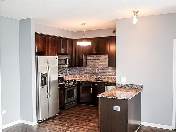 3rd image of 1134 W Granville Ave Floor 5