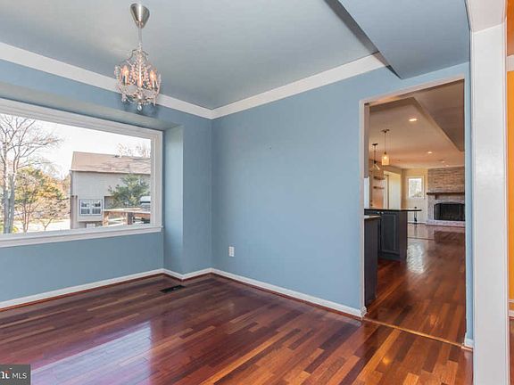 5th image of 6205 Florence Ln