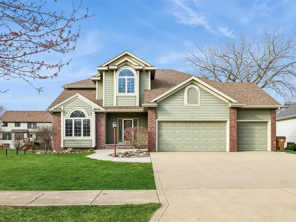 9317 Catalina Cir, Johnston, IA 50131