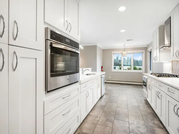 14a Riverview Circle image 13 of 35