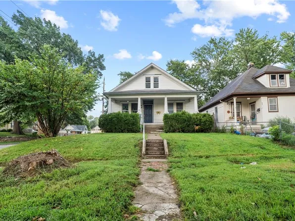 901 9th Ave, Leavenworth, KS 66048