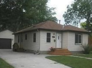 586 Grove St SW, Hutchinson, MN 55350