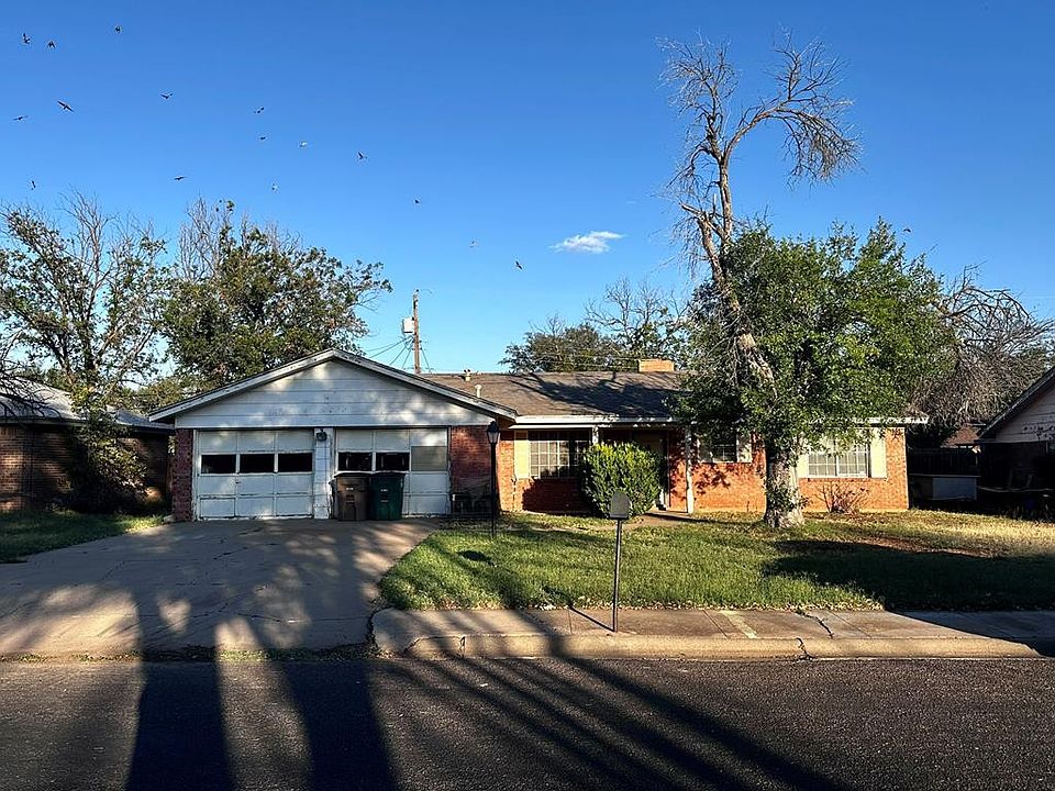 1st image of 220 Twin Oaks Dr