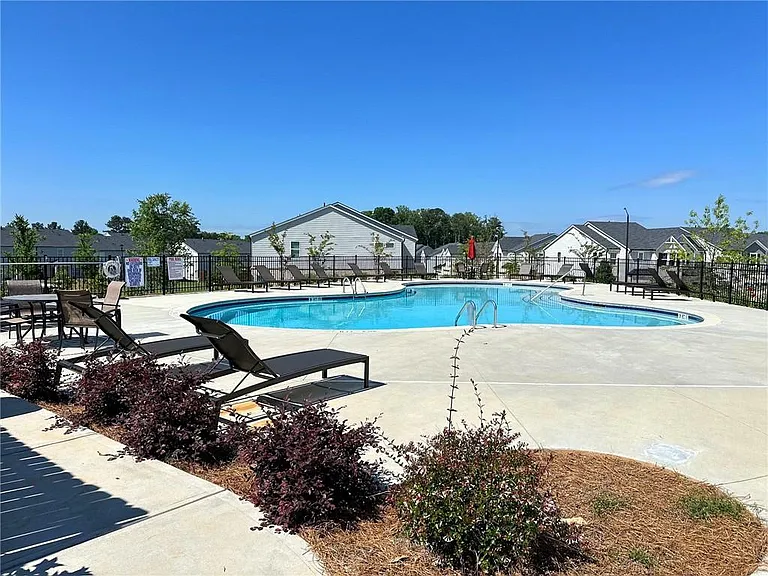 4192 Waratah Way SW — Photo 2
