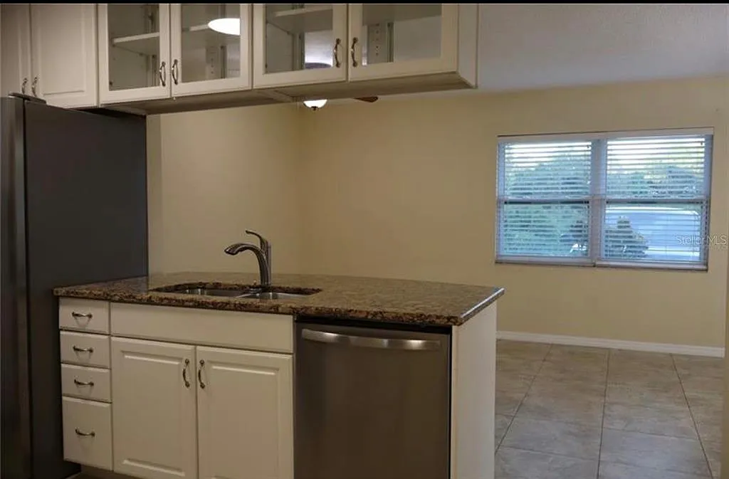 2 bed, 1.0 bath, 765 sqft, $2,000 — Photo 2