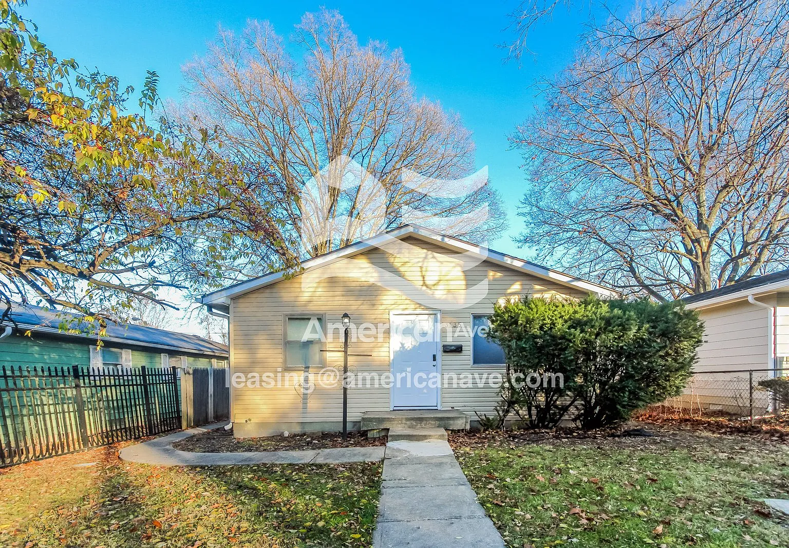 3 bed, 1.0 bath, 1200 sqft, $1,097 — Photo 1