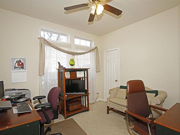 5th image of 1420 Knob Hill Dr