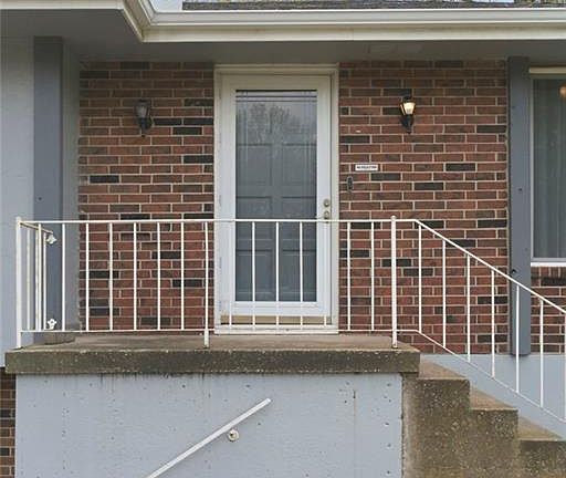 2nd image of 516 NE Johnston Dr