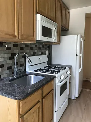 Rented by Michael Apfelbaum, LREB | media 2