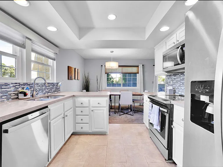 E Waverly Dr — Photo 16