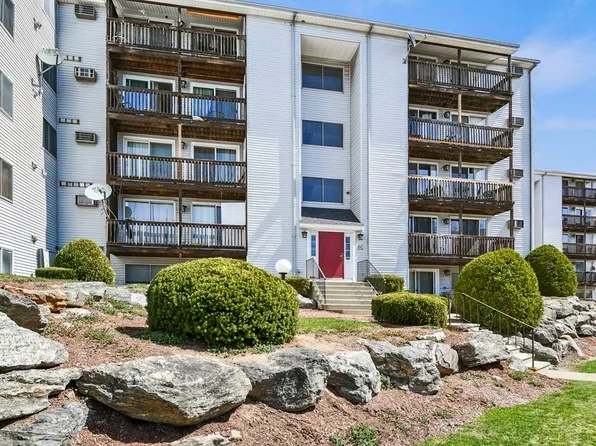 11 Gibbs St Unit D63, Worcester, MA 01607