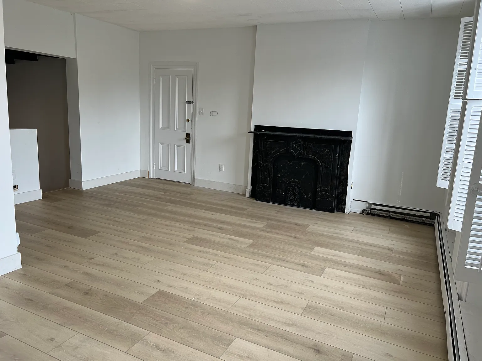 Studio, 1200 sqft, $1,800 — Photo 2