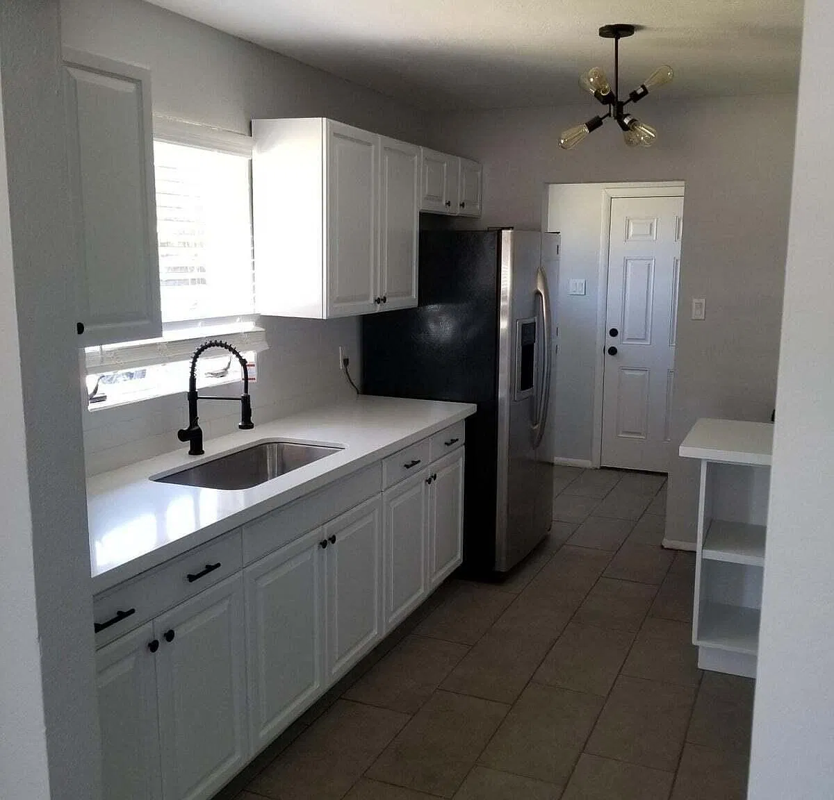 2 bed, 1.0 bath, 832 sqft, $1,999 — Photo 2