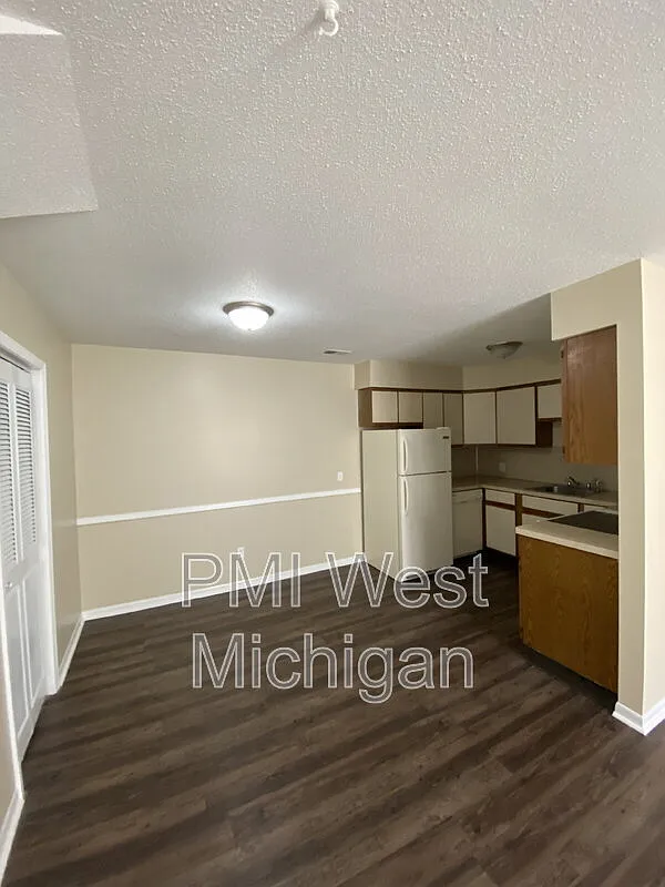 1 bed, 1.0 bath, $1,050 — Photo 3