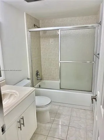 159 Lakeview Dr #204 — Photo 4