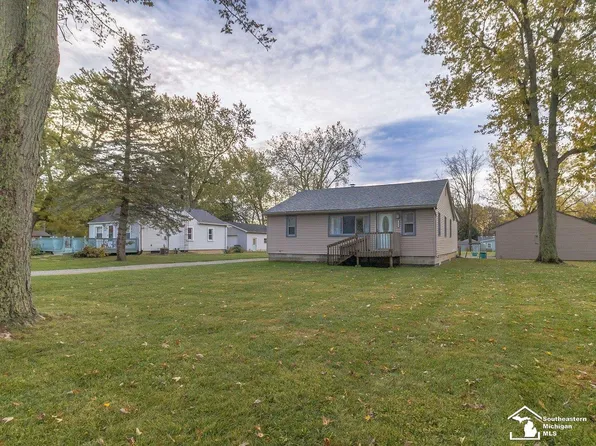 1023 Watson St, Erie, MI 48133