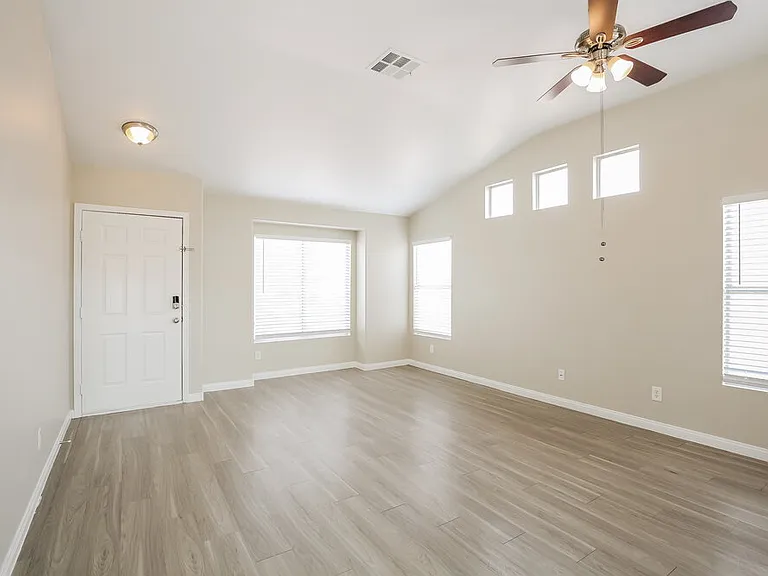 3219 Panamint Ct — Photo 3