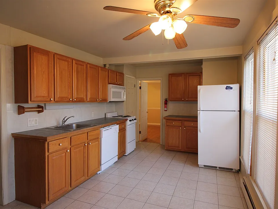 121-1 Kitchen Many Floor to Ceiling Windows