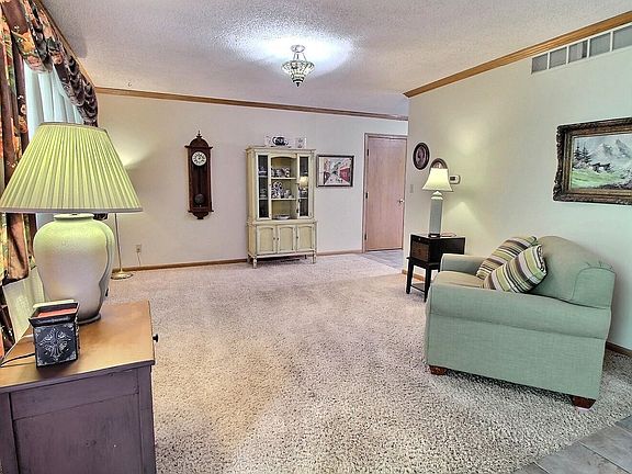 4th image of 1606 Timberline Dr