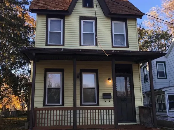 37 Olive St, Salem, NJ 08079