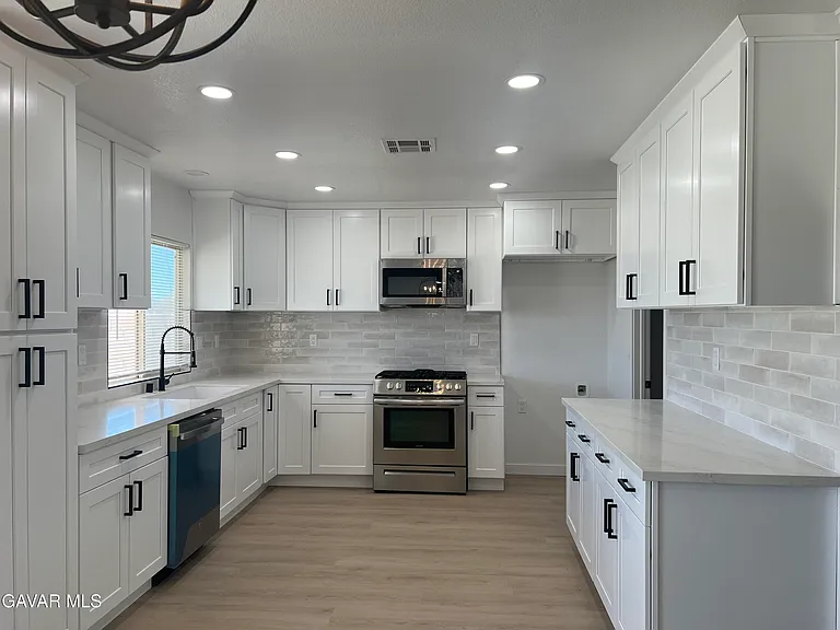 1943 Pengilley Ave — Photo 5