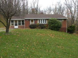 207 Airport Rd, Finleyville, PA 15332