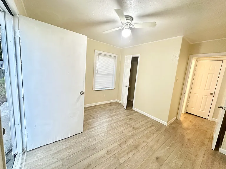 104 E Fowler Ave — Photo 46