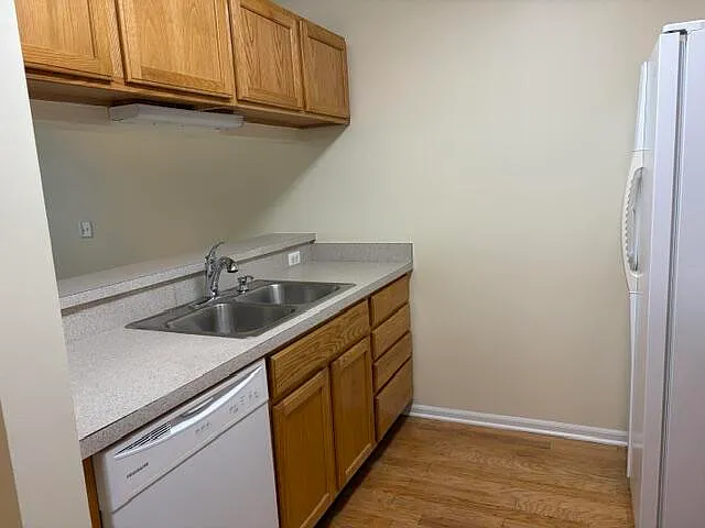 2736 S Knightsbridge Cir — Photo 4