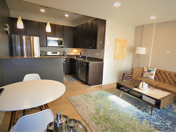 4th image of 4438 N Damen Ave