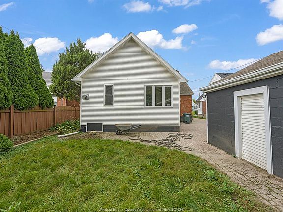 4th image of 2584 Chilver Rd