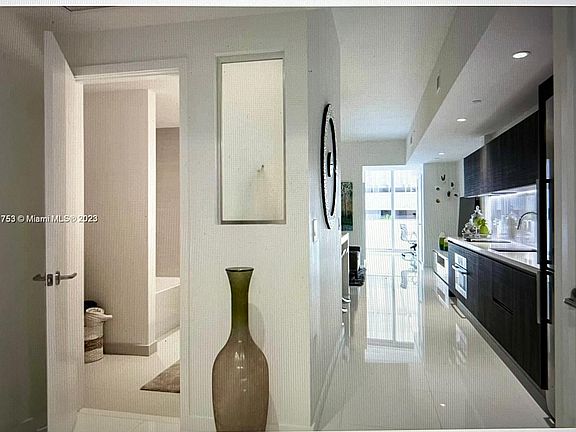 4th image of 851 NE 1st Ave Unit 304