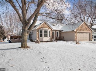 8608 Sycamore Ln N, Maple Grove, MN 55369