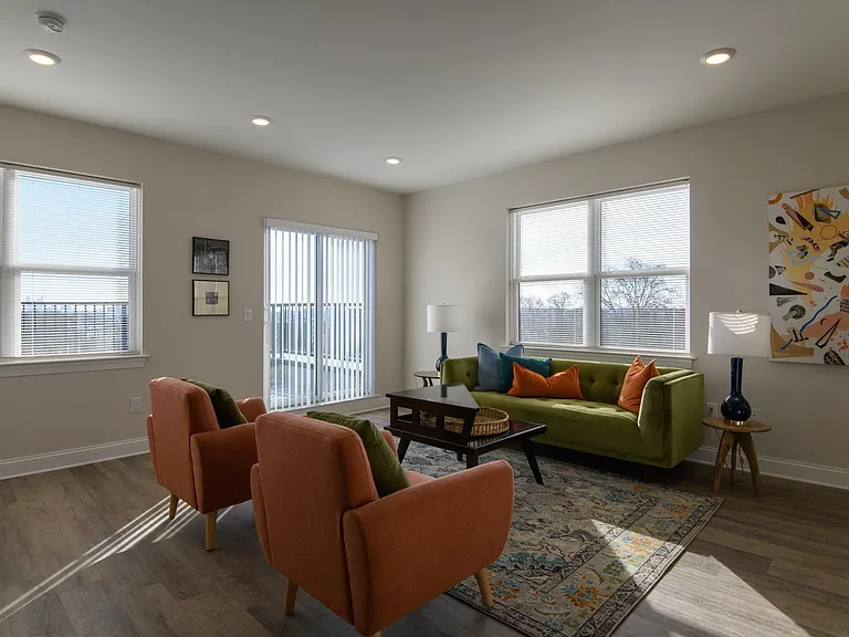 492 Roxborough Ave — Photo 7