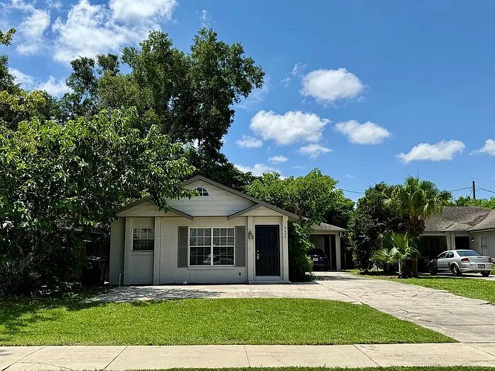 2452 E Illiana St — Photo 1