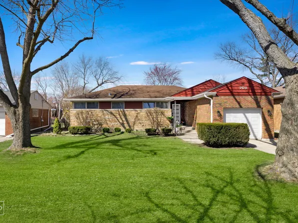 708 W Dresser Dr, Mount Prospect, IL 60056
