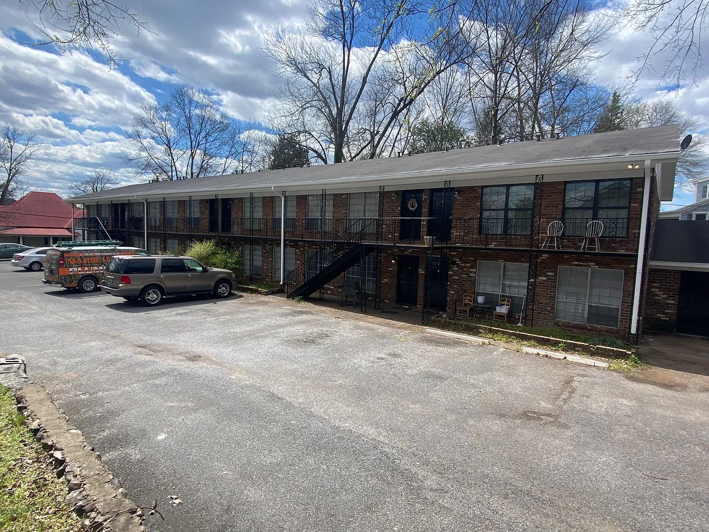 Gas Lite Apartments — Photo 1