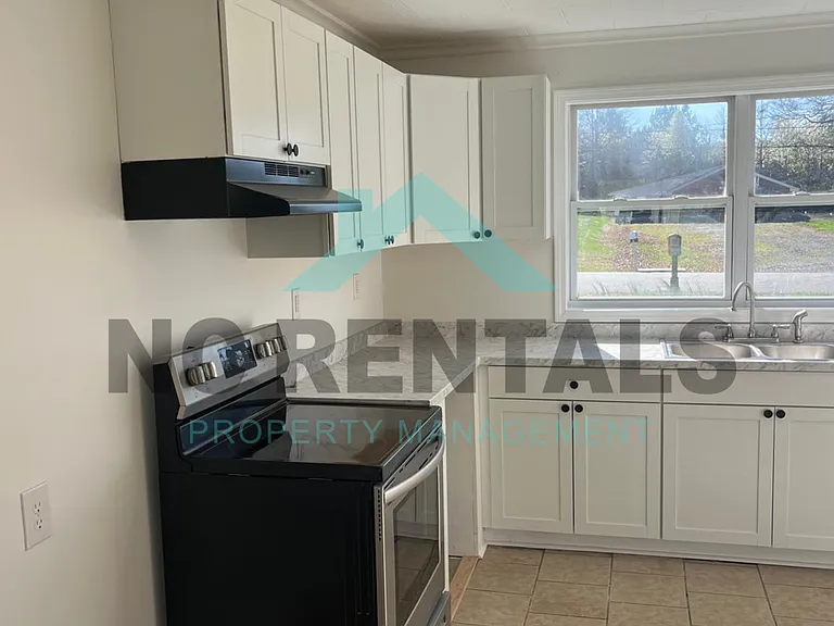 312 Walter Chambers St — Photo 5
