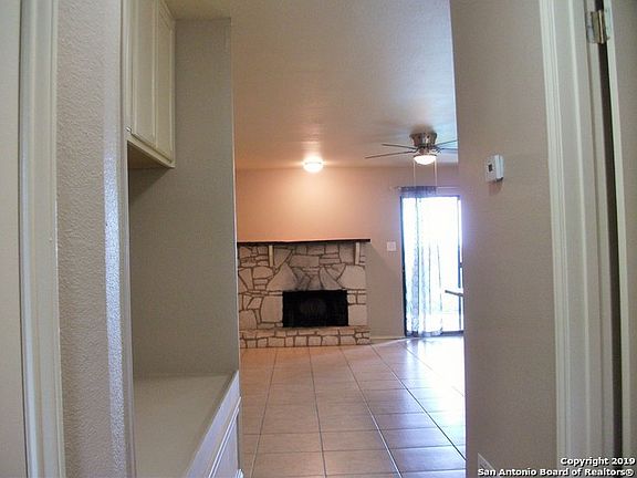 2nd image of 1581 Parkview Dr APT E1