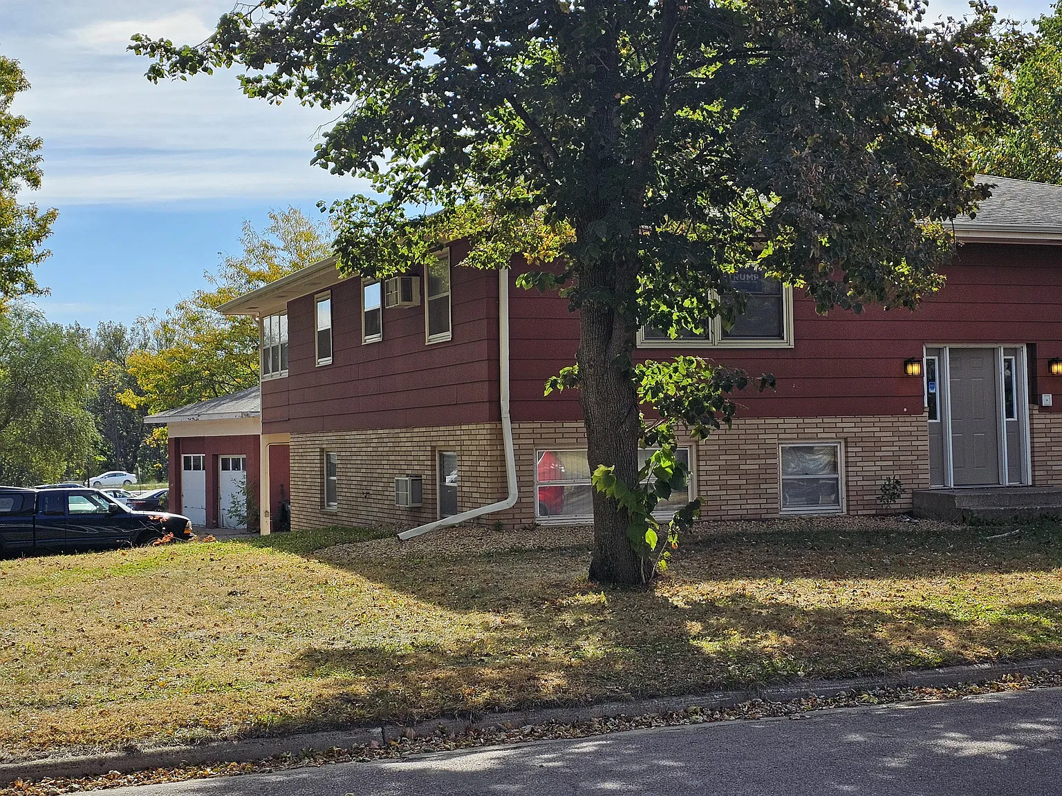 1605 S 3rd St — Photo 3