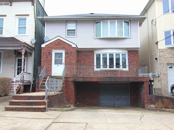 27 W 30th St, Bayonne, NJ 07002