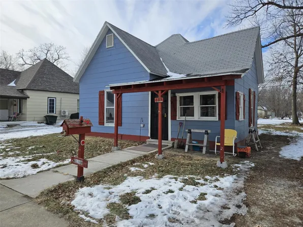 435 S Rollins St, Centralia, MO 65240